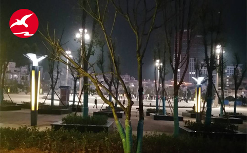 正翔照明—太陽(yáng)能路燈廠家完成文山州椒蓮廣場(chǎng)景觀燈生產(chǎn)