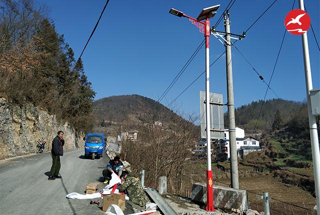 湖北恩施新農(nóng)村太陽能路燈